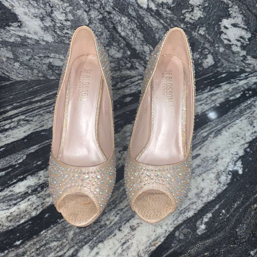 Glittery rose gold heels 🤩